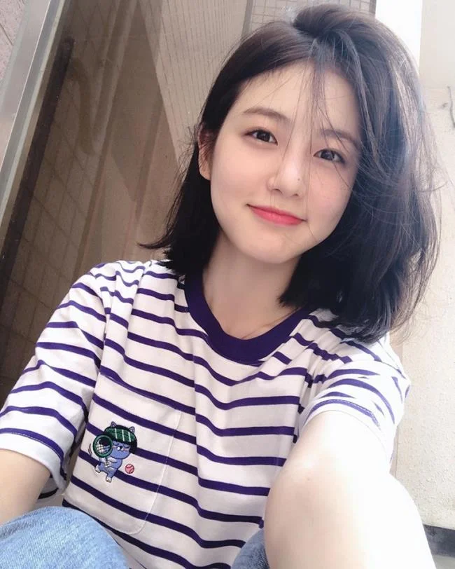 Ringkasan gadis cantik berambut pendek yang paling cantik