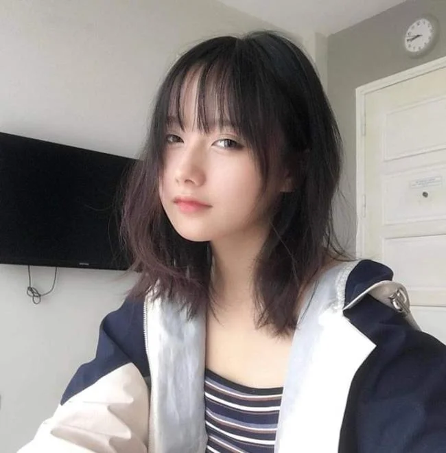 Ringkasan gadis cantik berambut pendek yang paling cantik