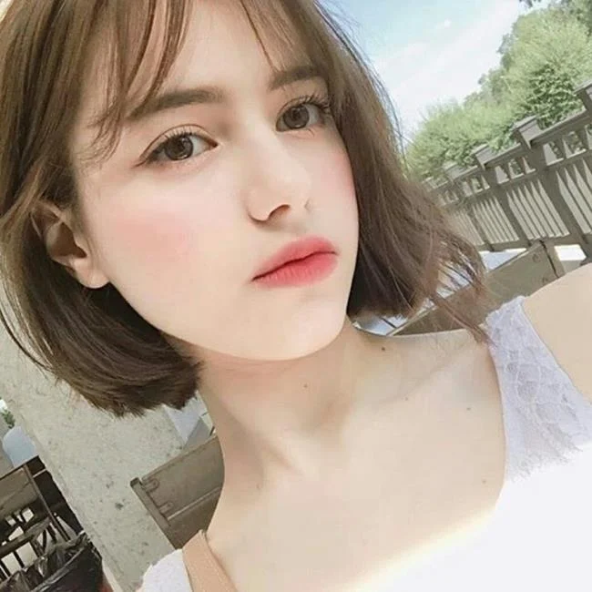 Ringkasan gadis cantik berambut pendek yang paling cantik