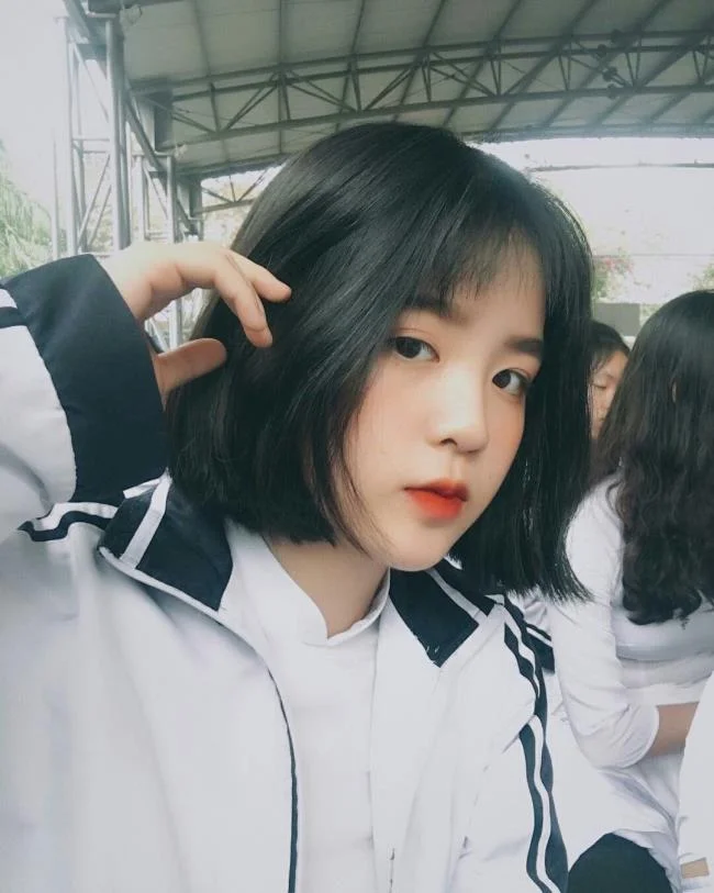 Ringkasan gadis cantik berambut pendek yang paling cantik