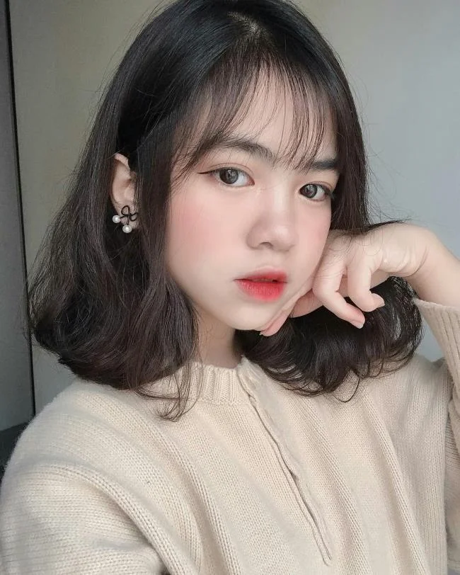 Ringkasan gadis cantik berambut pendek yang paling cantik