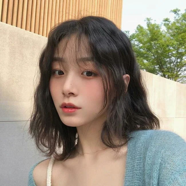 Ringkasan gadis cantik berambut pendek yang paling cantik