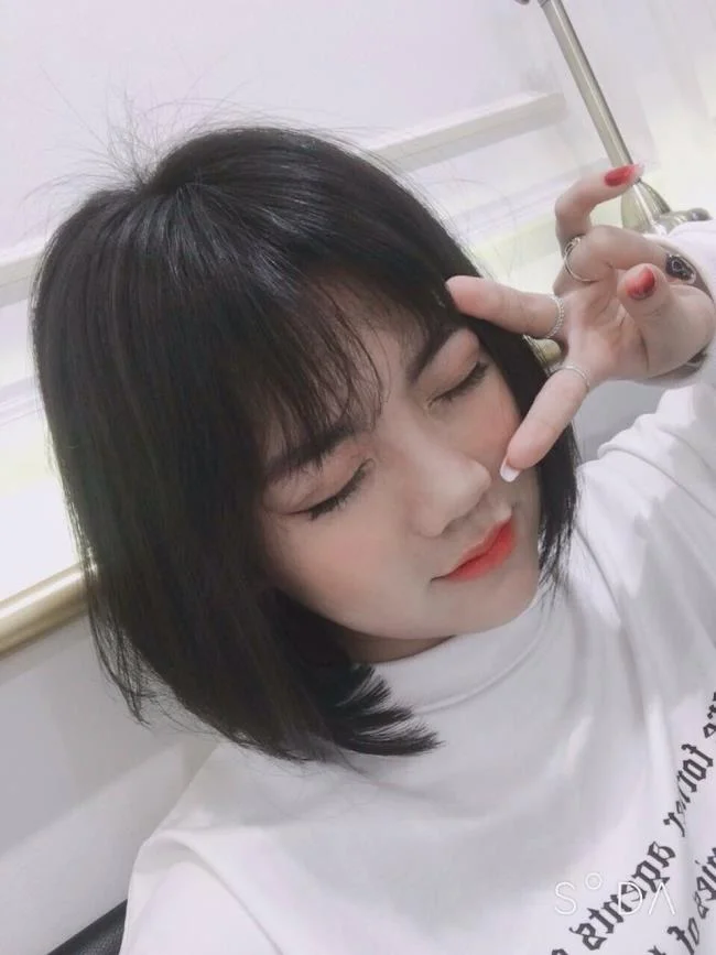 Ringkasan gadis cantik berambut pendek yang paling cantik