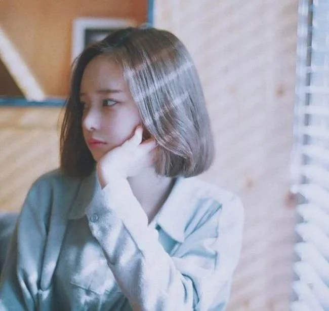 Ringkasan gadis cantik berambut pendek yang paling cantik