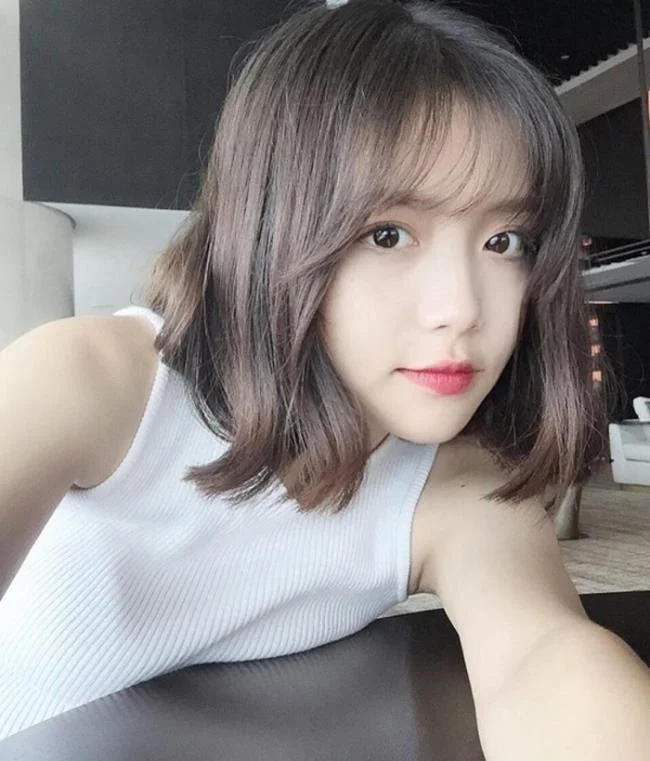 Ringkasan gadis cantik berambut pendek yang paling cantik