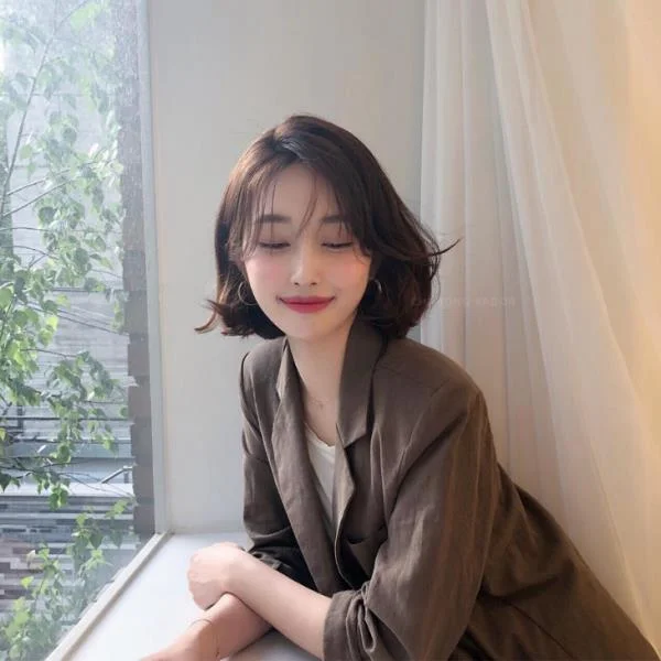 Ringkasan gadis cantik berambut pendek yang paling cantik