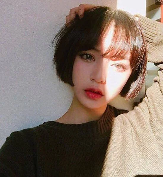 Ringkasan gadis cantik berambut pendek yang paling cantik