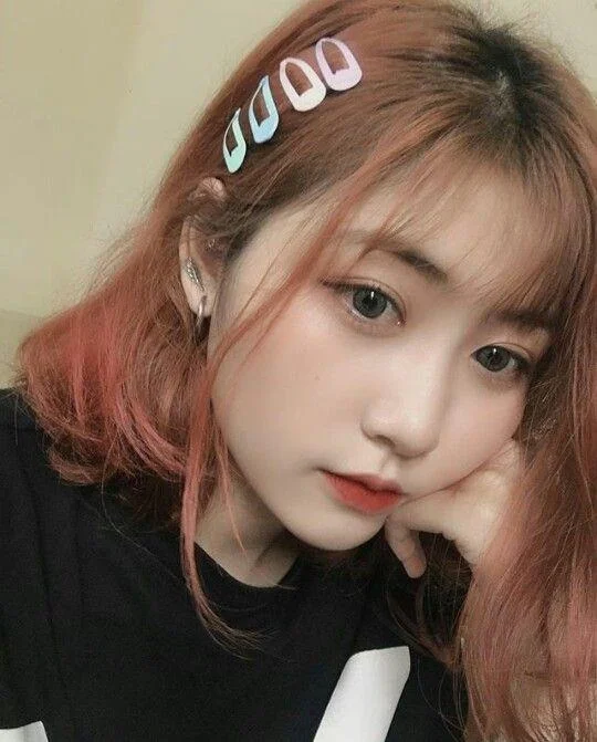 Ringkasan gadis cantik berambut pendek yang paling cantik