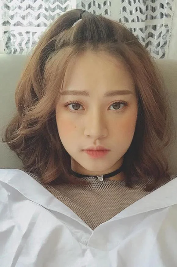 Ringkasan gadis cantik berambut pendek yang paling cantik