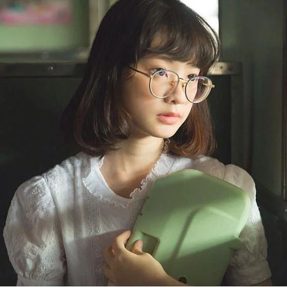 Ringkasan gadis cantik berambut pendek yang paling cantik