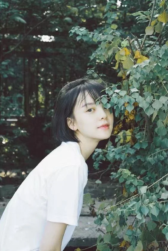 Ringkasan gadis cantik berambut pendek yang paling cantik