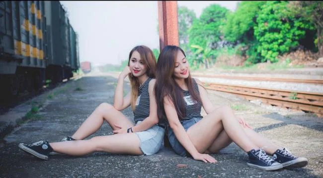 Ringkasan gambar rakan karib yang paling indah dan bermakna