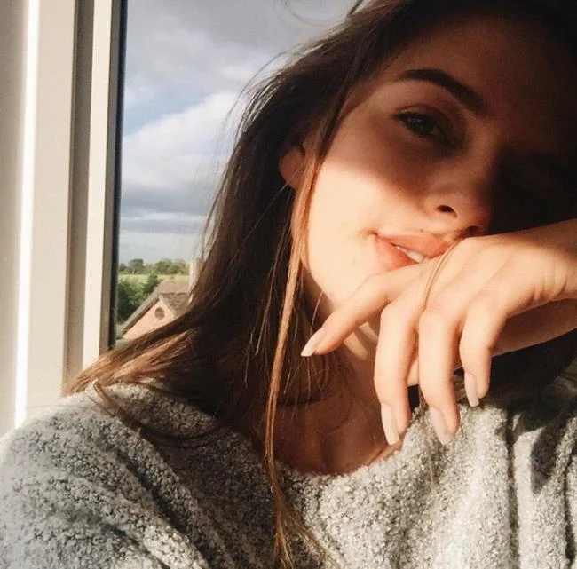 Ringkasan Gadis Eropah-Amerika yang paling cantik