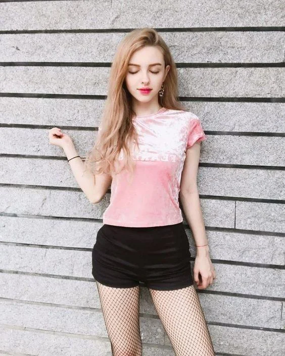 Ringkasan Gadis Eropah-Amerika yang paling cantik