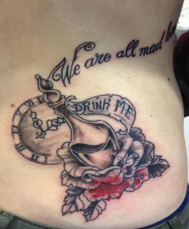 Sugerencia de más de 50 modelos de tatuajes de rosas y relojes extremadamente sexys.
