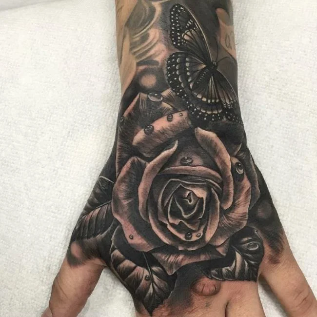 Sugerencia de más de 50 modelos de tatuajes de rosas y relojes extremadamente sexys.