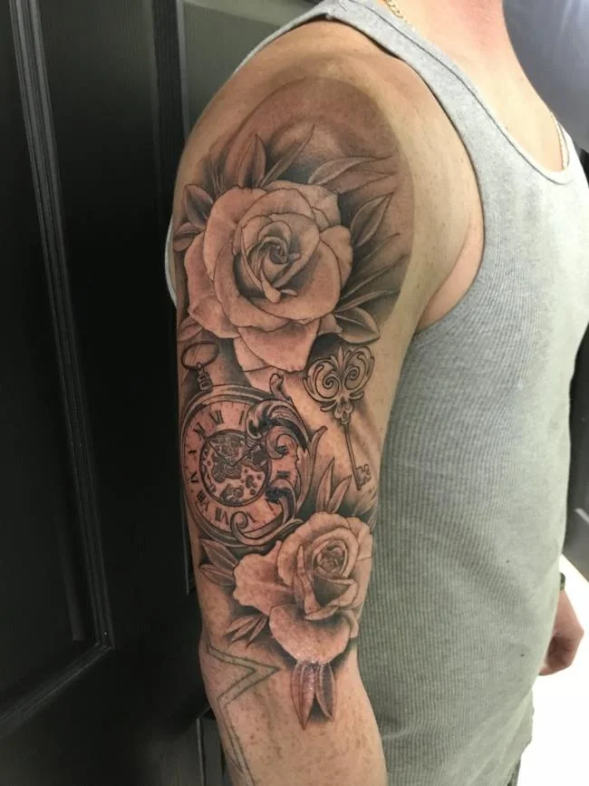 Sugerencia de más de 50 modelos de tatuajes de rosas y relojes extremadamente sexys.