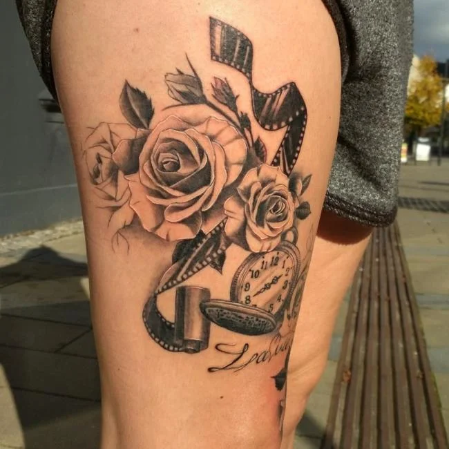 Sugerencia de más de 50 modelos de tatuajes de rosas y relojes extremadamente sexys.