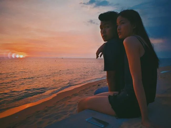 Denizde güzel günbatımı görüntüleri özeti