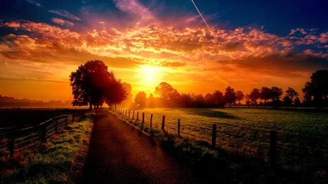 Denizde güzel günbatımı görüntüleri özeti