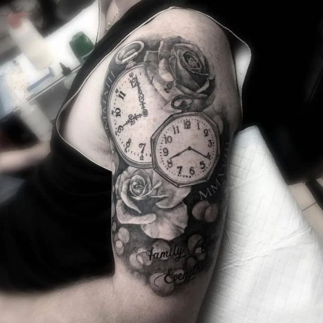 Sugerencia de más de 50 modelos de tatuajes de rosas y relojes extremadamente sexys.