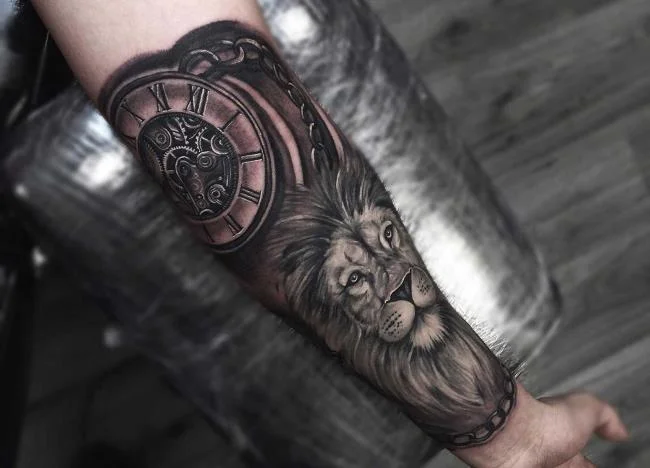 Sugerencia de más de 50 modelos de tatuajes de rosas y relojes extremadamente sexys.