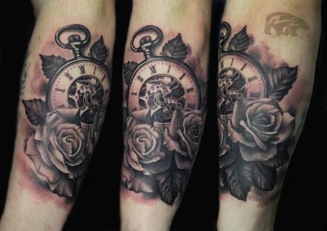 Sugerencia de más de 50 modelos de tatuajes de rosas y relojes extremadamente sexys.