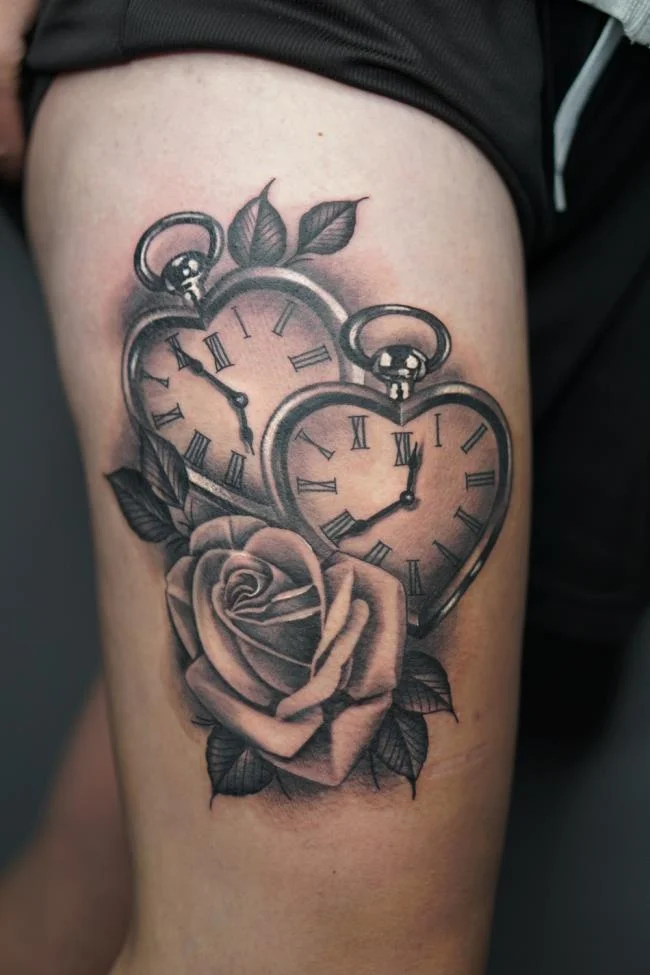 Sugerencia de más de 50 modelos de tatuajes de rosas y relojes extremadamente sexys.