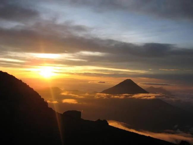 Denizde güzel günbatımı görüntüleri özeti