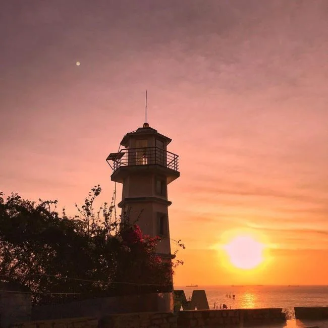 Denizde güzel günbatımı görüntüleri özeti