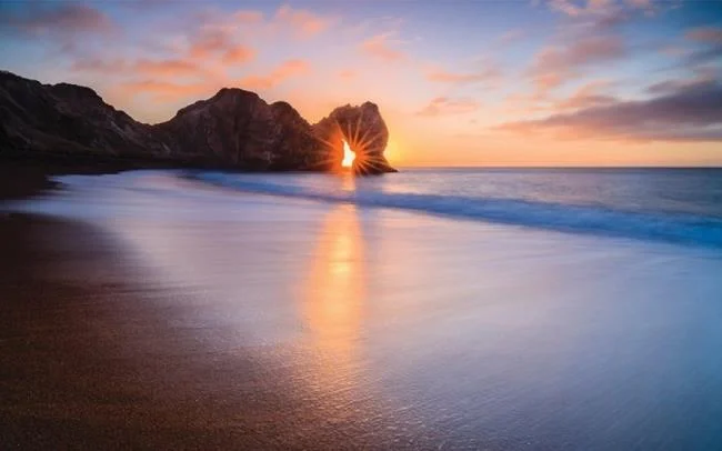 Denizde güzel günbatımı görüntüleri özeti