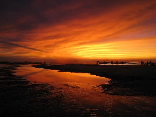 Denizde güzel günbatımı görüntüleri özeti