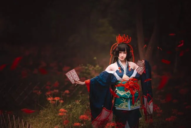 Penyusunan bunga humanoid anime yang paling indah