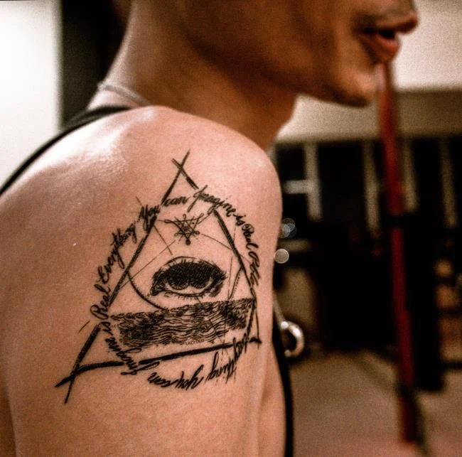Koleksi corak tatu segitiga yang paling unik