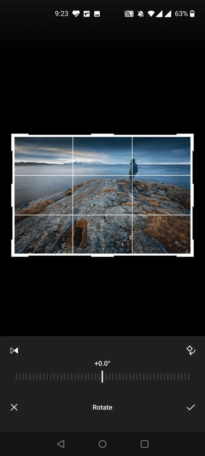 Cara membalikkan foto di ponsel Android