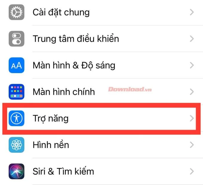 Petunjuk untuk mengambil tangkapan layar dengan menyentuh bagian belakang iPhone