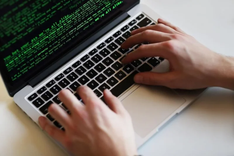 Een DDoS-aanval op een website uitvoeren met CMD
