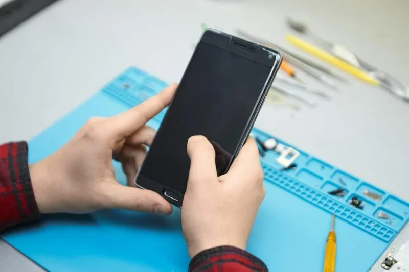 6 manieren om uw telefoon aan te zetten zonder aan/uit-knop