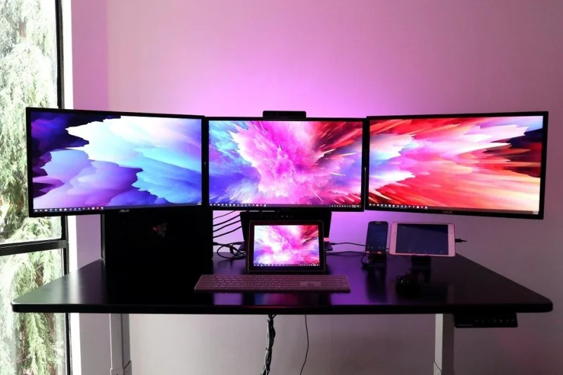 Bagaimana untuk Menyediakan 3 Monitor pada Komputer Riba