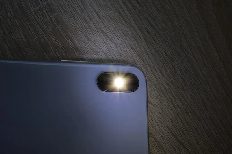 Androidデバイスで懐中電灯をオンにする6つの方法