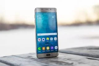 Hoe de simkaart van de Samsung S7 te verwijderen