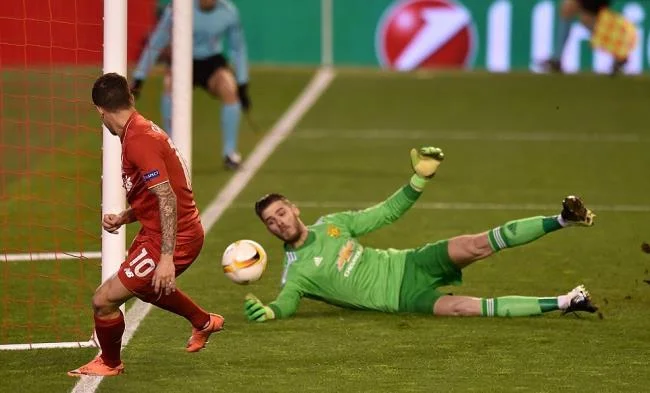 Mensintesiskan gambar penjaga gol terindah David De Gea