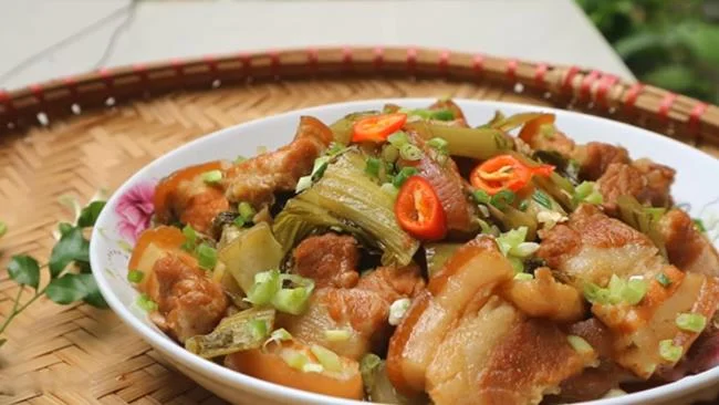 طرز تهیه شکم خوک سرخ شده با طعم نرم و خوشمزه