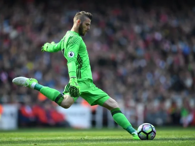 Mensintesiskan gambar penjaga gol terindah David De Gea