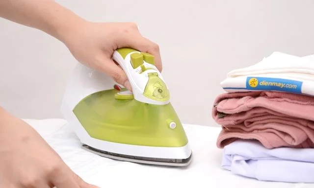 Come regolare la temperatura del ferro e la modalità di stiratura