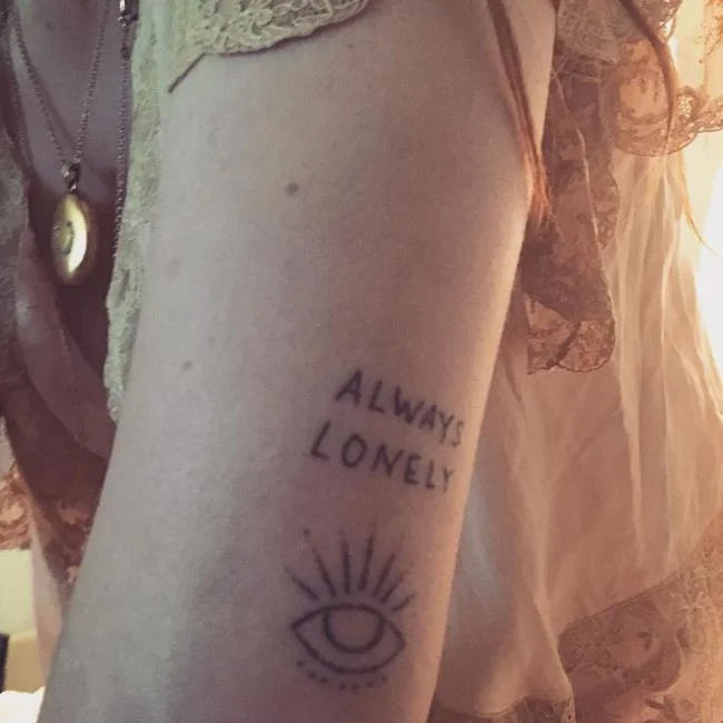 Colección de patrones de tatuajes que expresan soledad.