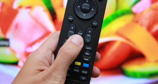 Come visualizzare foto, ascoltare musica, guardare film da USB su Smart TV Skyworth