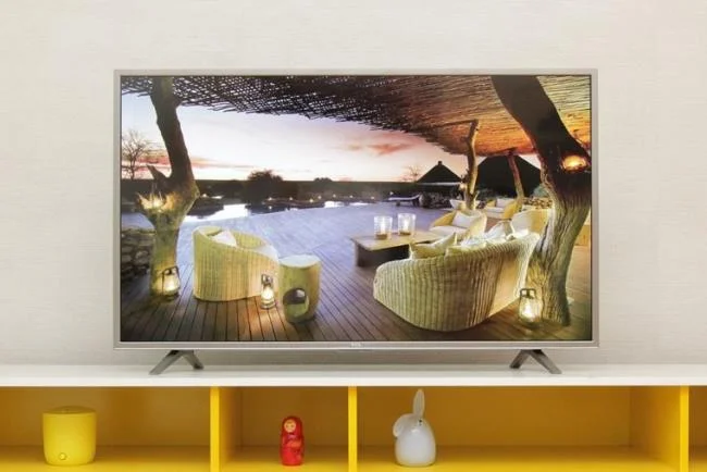 저렴한 Android TV, TCL 또는 Skyworth를 구매해야합니까?