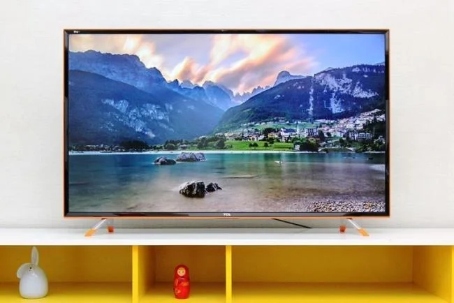 저렴한 Android TV, TCL 또는 Skyworth를 구매해야합니까?