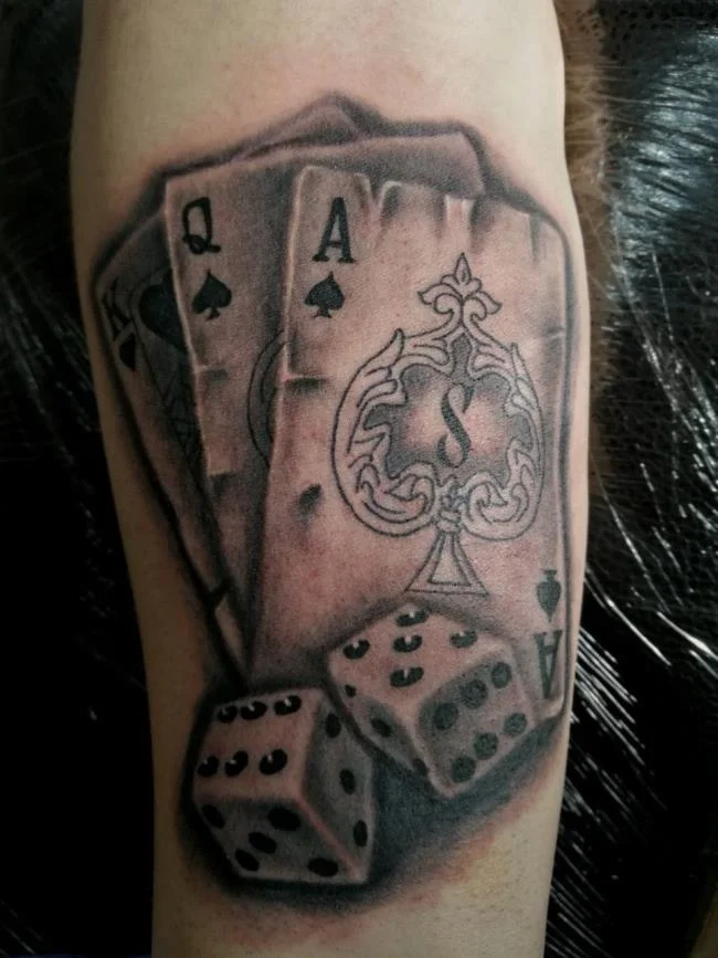 Colección de los mejores diseños de tatuajes: ¿qué dice la baraja de 52 cartas?